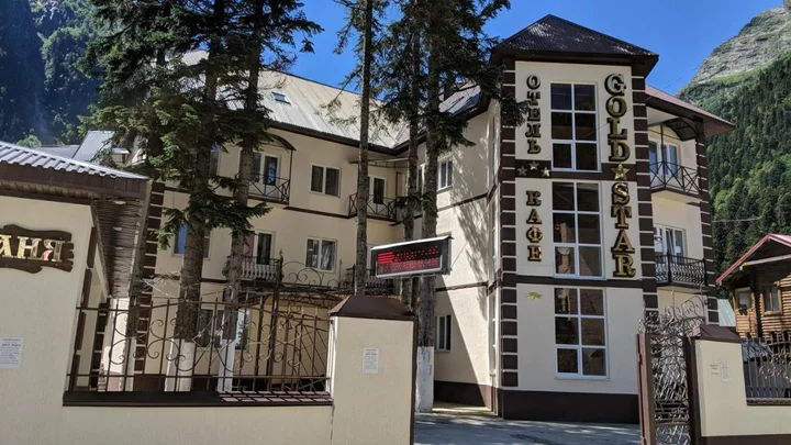 Домбай: Отель Gold Star