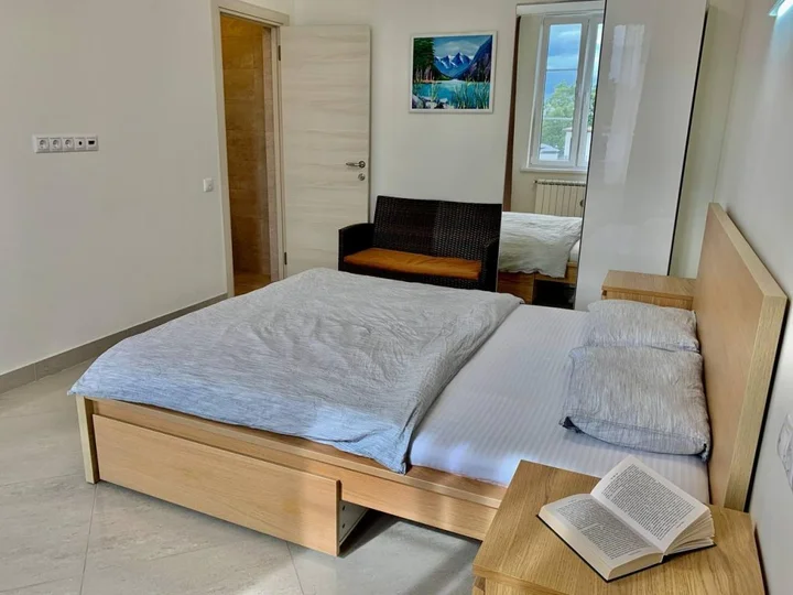 Сириус: SunrayHome (СанрэйХоум) на улице Тюльпанов 41Е