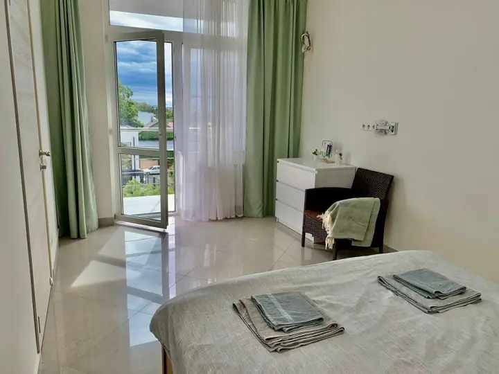 Сириус: SunrayHome (СанрэйХоум) на улице Тюльпанов 41Е