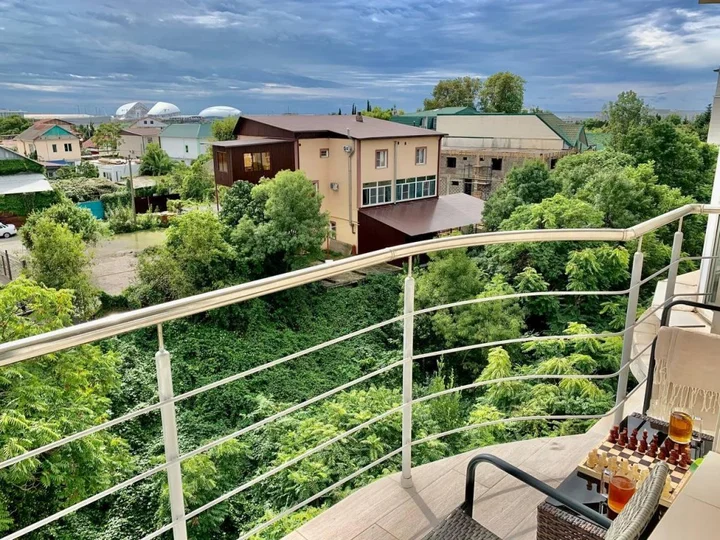 Сириус: SunrayHome (СанрэйХоум) на улице Тюльпанов 41Е