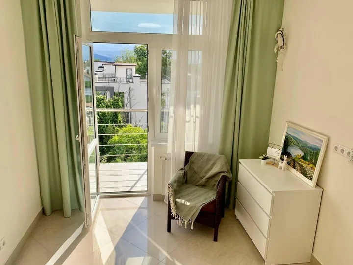 Сириус: SunrayHome (СанрэйХоум) на улице Тюльпанов 41Е