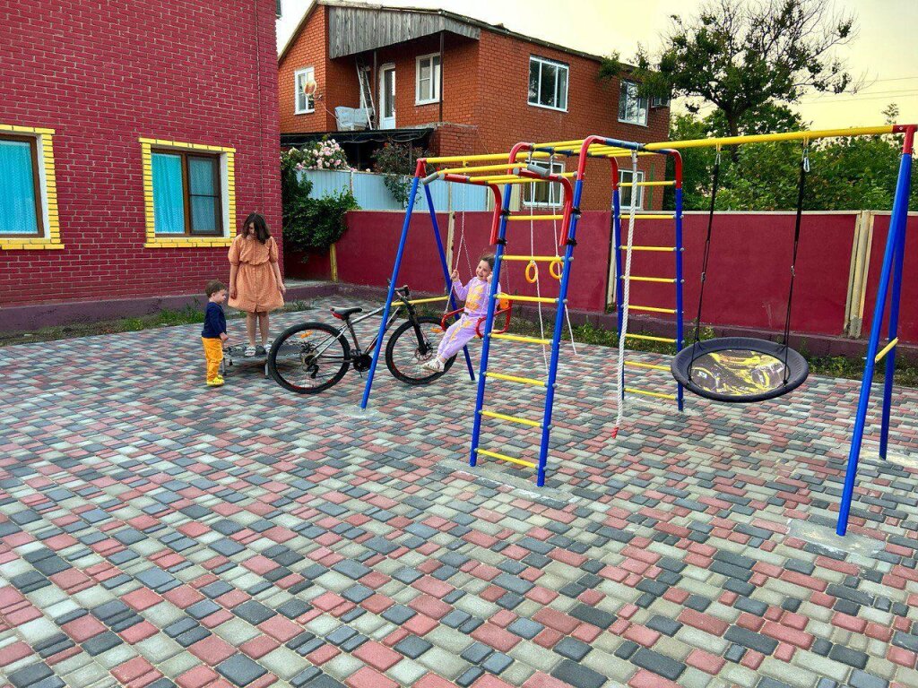 Голубицкая: Гостевой дом Июнь