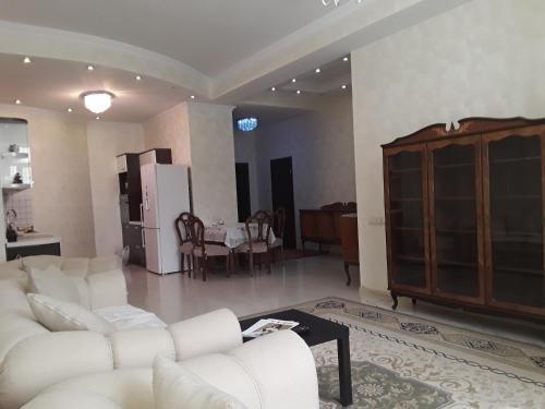 Алматы: Aru's House