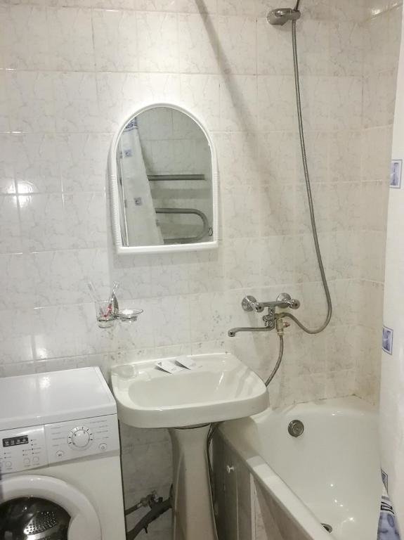 Алматы: Apartamenty na ulitse Rozybakieva, 275-2