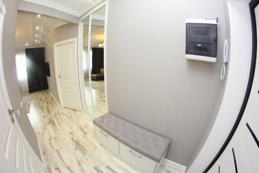 Ujutnye apartamenty na Navoi 208/6 — фото 4