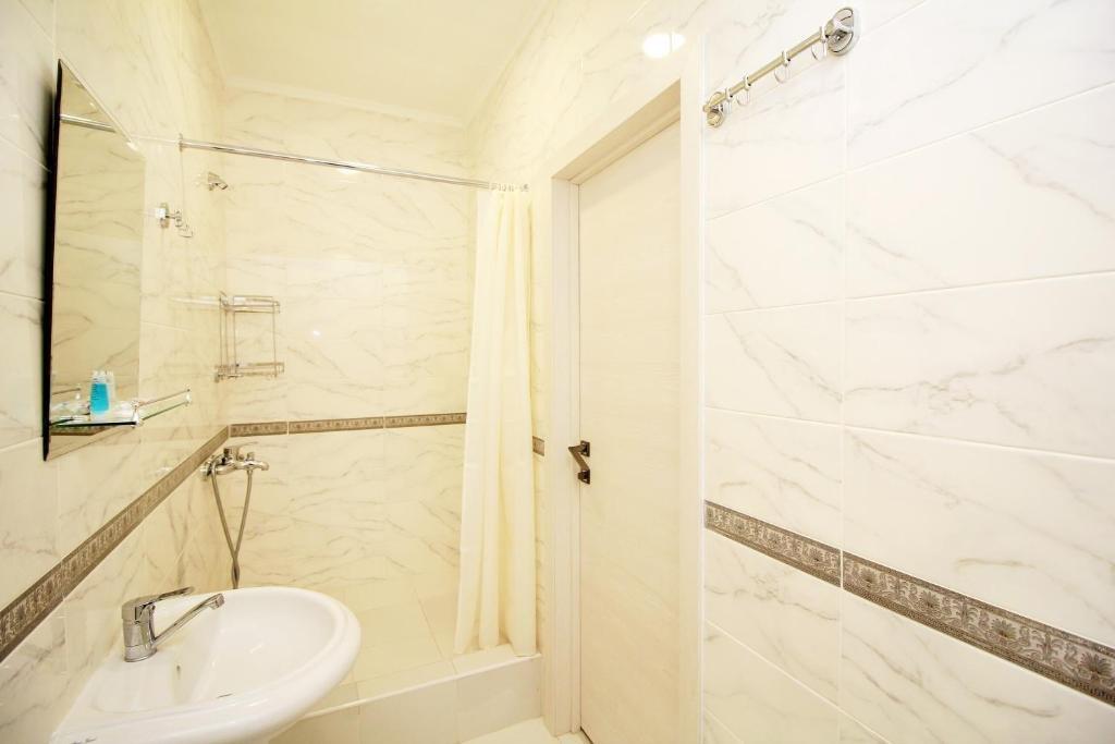 Алматы: ZhK Raduzhnyj bereg apartamenty bliz aeroporta RB343