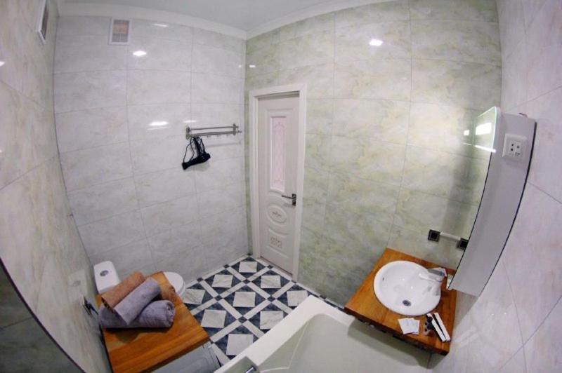 Алматы: 2 kom ujutnaja studija v Novom ZhK vozle Megi