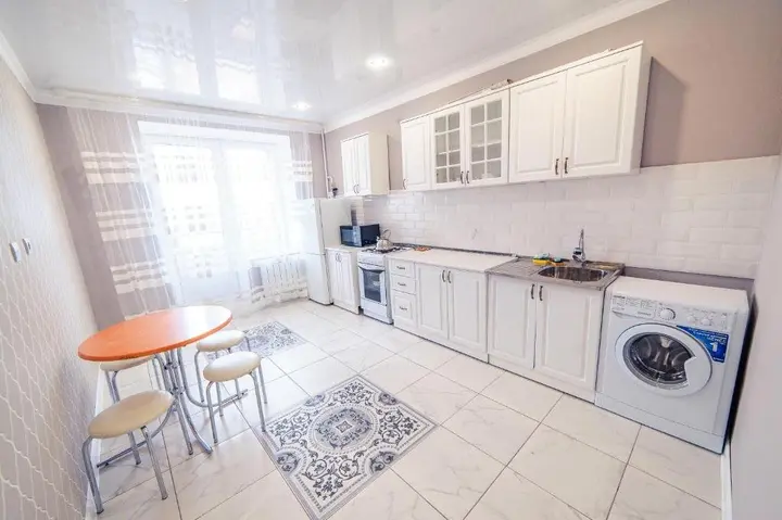 Уральск: Apartments on 5 Mikrorayon 11/1