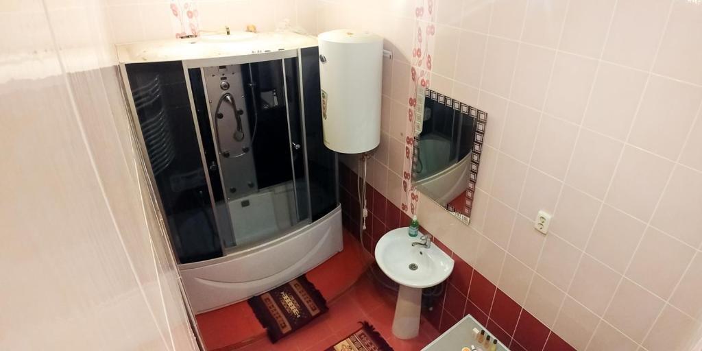 Актау: Apartment on 15 mikrorayon 56