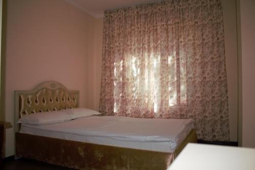 Алматы: Hotel Laguna