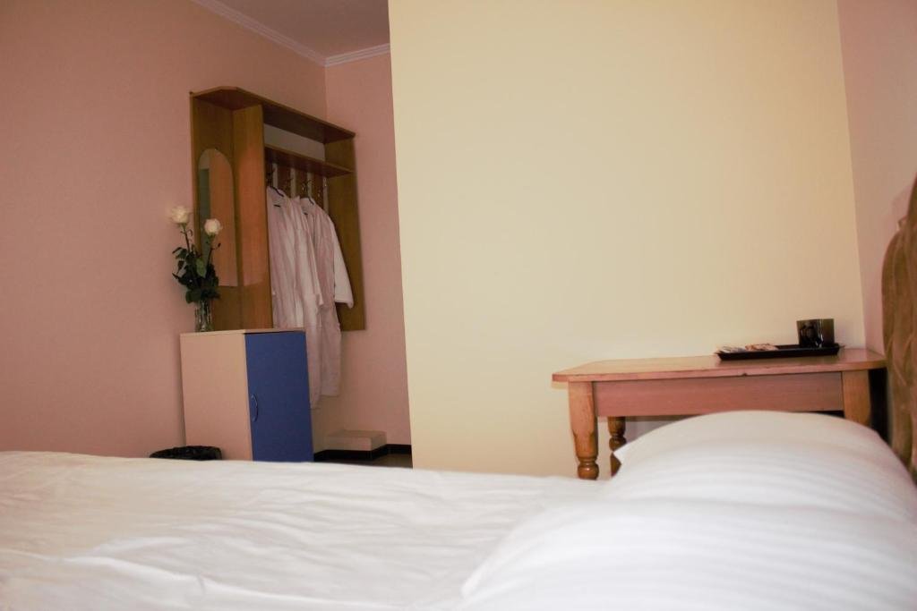 Алматы: Hotel Laguna
