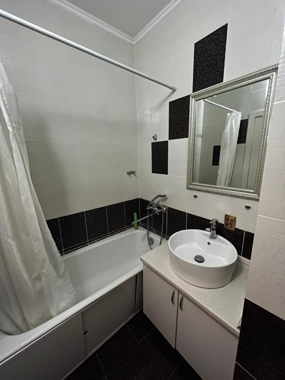 Алматы: Tole bi Tay apartment 1 room near MEGA Alma Ata