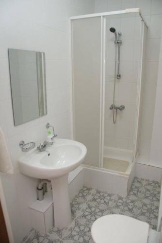 Алматы: Holiday Home 4 Bedrooms 2 Bathrooms - Almaty