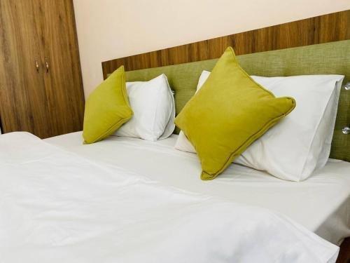 Алматы: Holiday Home 4 Bedrooms 2 Bathrooms - Almaty