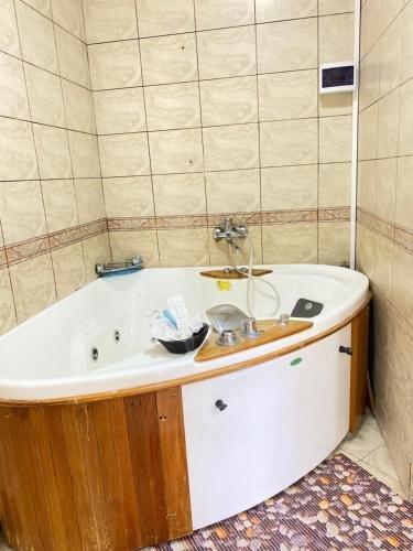 Алматы: Holiday Home 4 Bedrooms 2 Bathrooms - Almaty