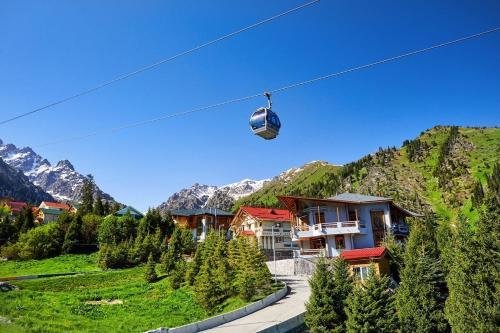 Алматы: Holiday Home 4 Bedrooms 2 Bathrooms - Almaty