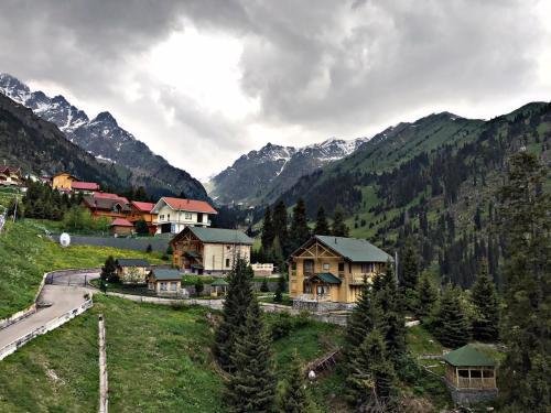 Алматы: Holiday Home 4 Bedrooms 2 Bathrooms - Almaty