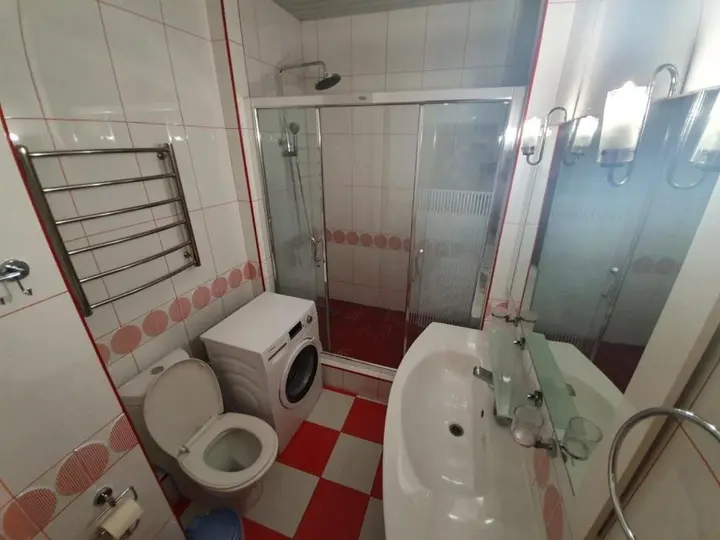 Алматы: classic 4 room apartment near Mega mall