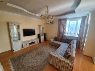 Алматы: classic 4 room apartment near Mega mall