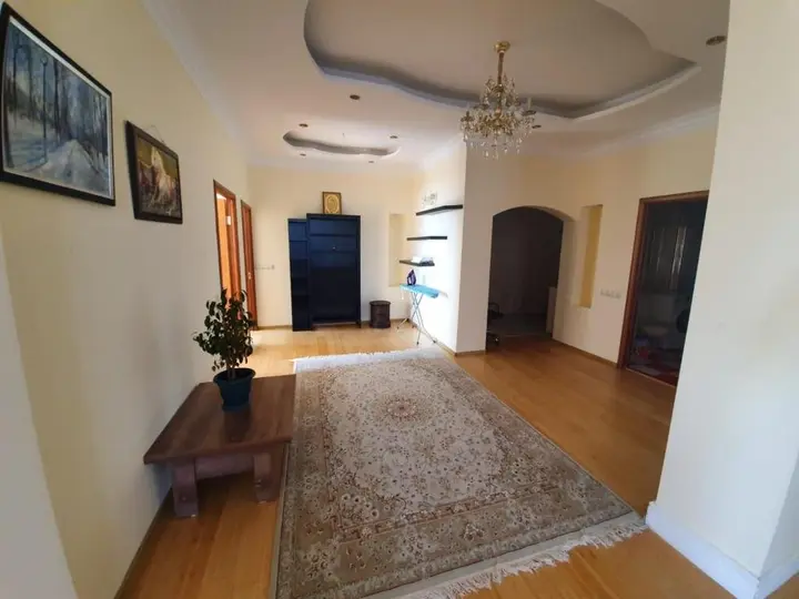 Алматы: classic 4 room apartment near Mega mall
