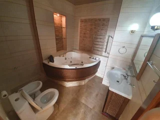 Алматы: classic 4 room apartment near Mega mall
