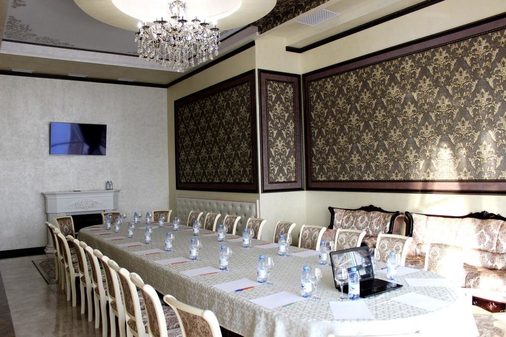 Костанай: Palazzo