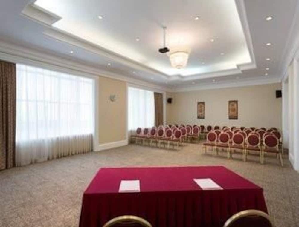 Алматы: Ramada Plaza Astana