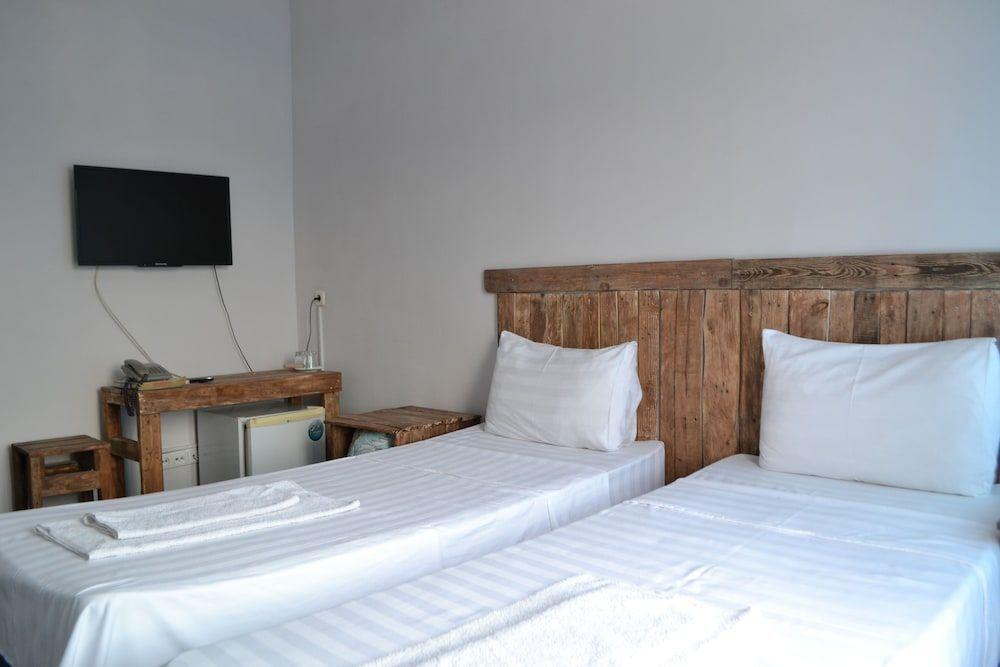Алматы: Turkestan Hotel
