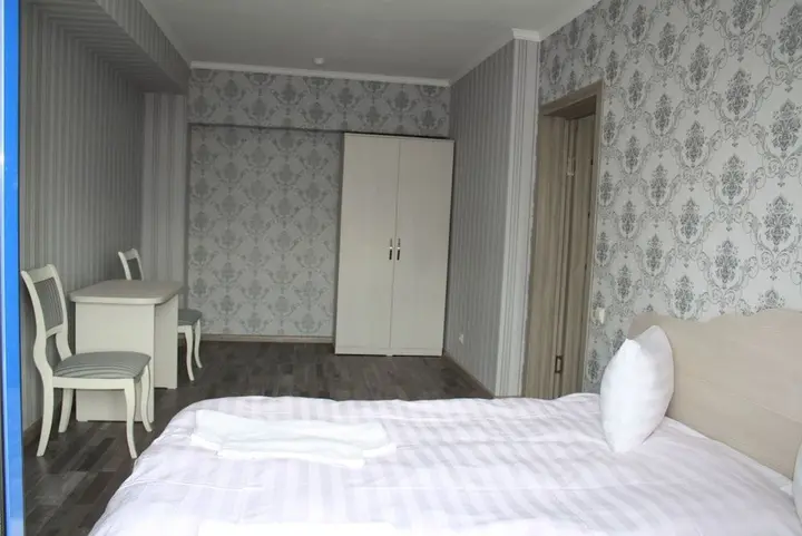 Алматы: Turkestan Hotel