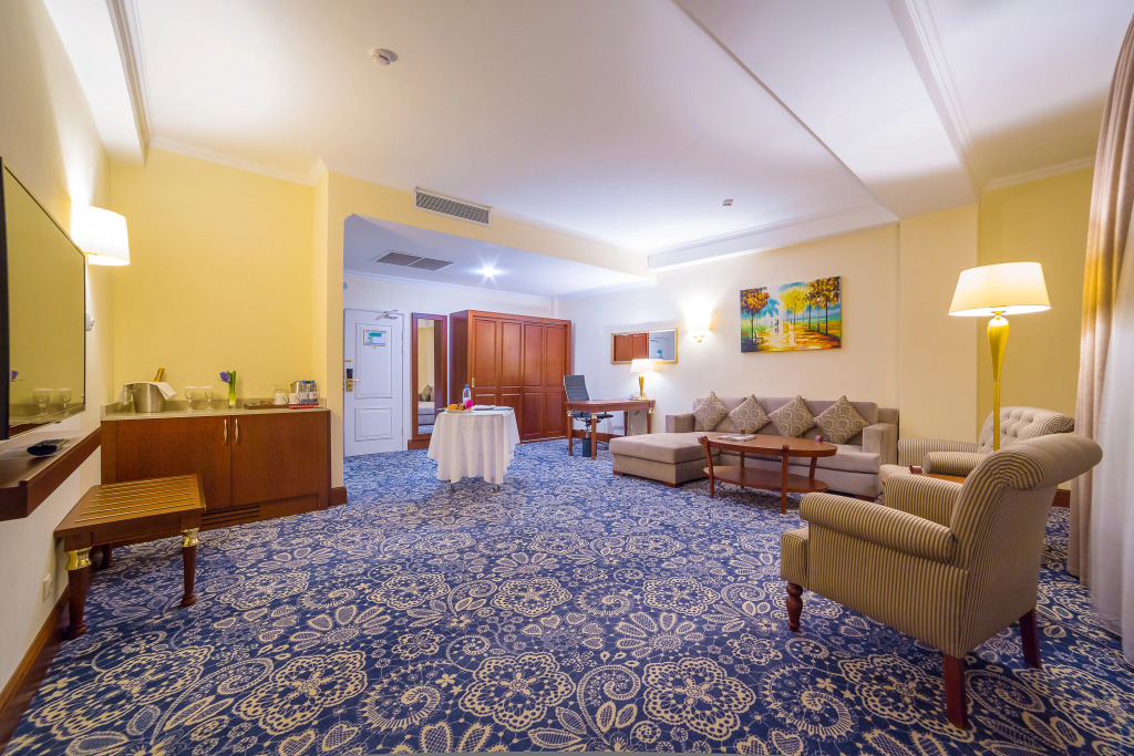 Алматы: Отель Ramada by Wyndham Almaty