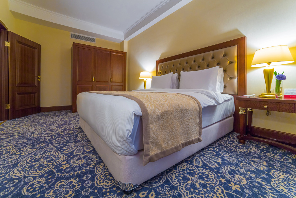 Алматы: Отель Ramada by Wyndham Almaty