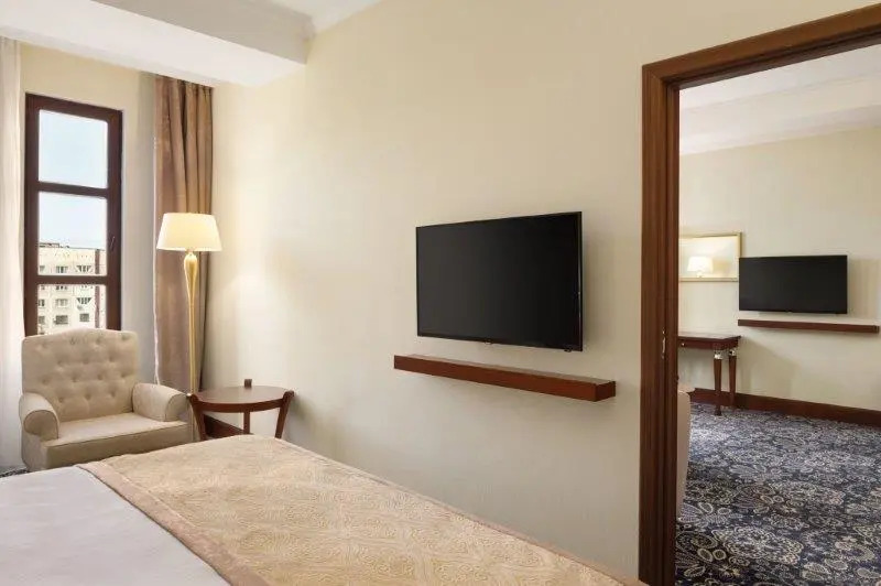 Алматы: Отель Ramada by Wyndham Almaty
