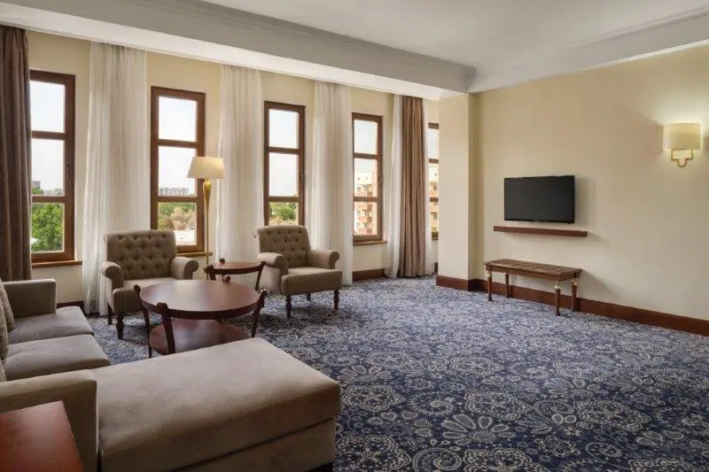 Алматы: Отель Ramada by Wyndham Almaty