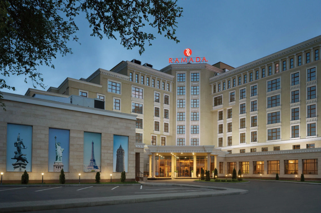 Алматы: Отель Ramada by Wyndham Almaty