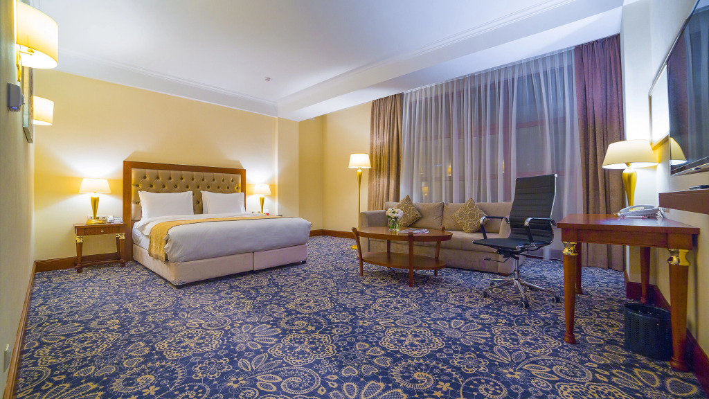 Алматы: Отель Ramada by Wyndham Almaty