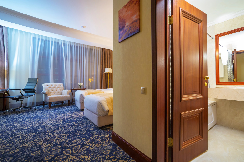 Алматы: Отель Ramada by Wyndham Almaty