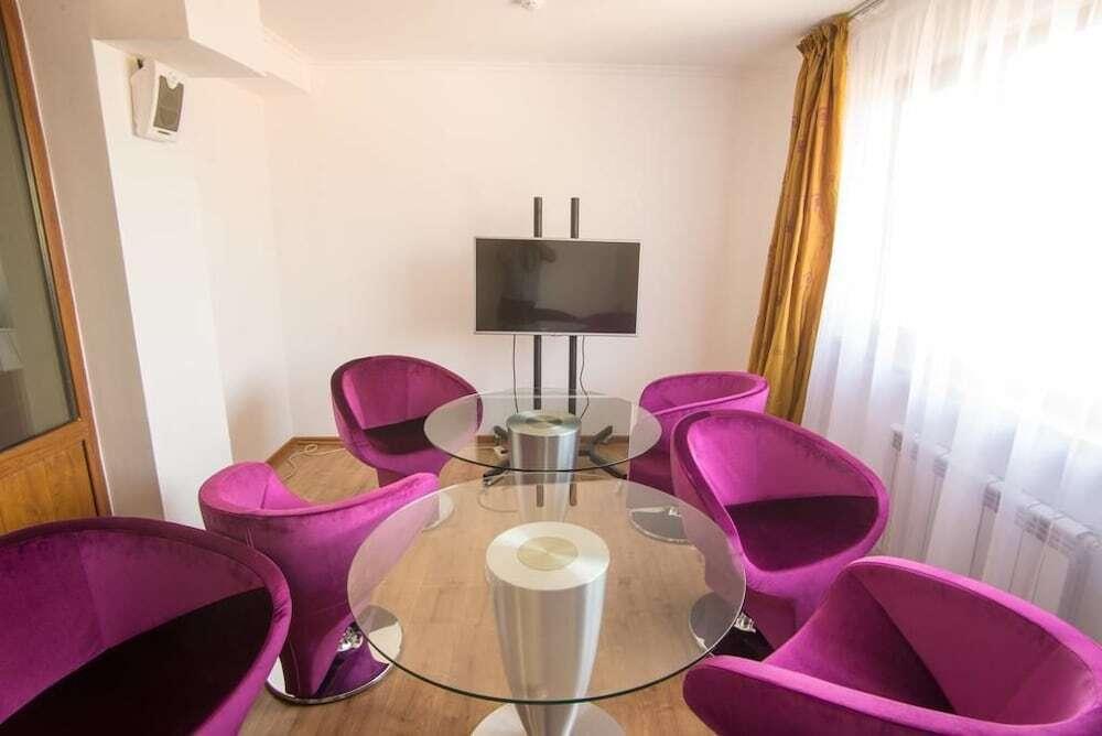 Алматы: Urban Luxe Hotel