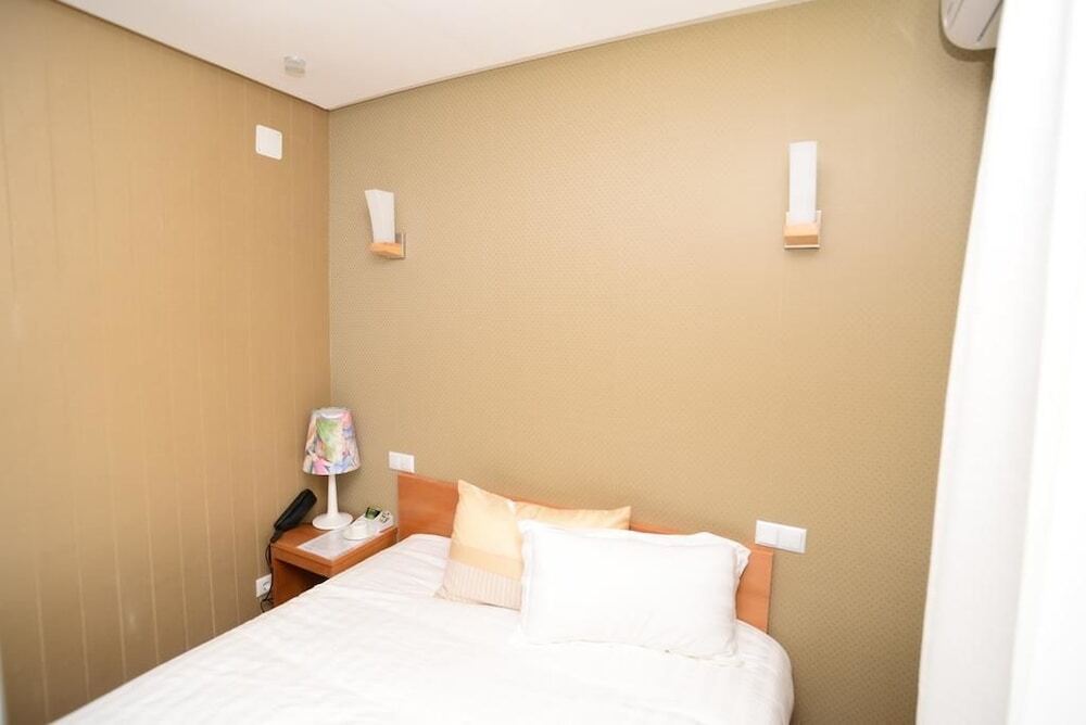 Алматы: Urban Luxe Hotel
