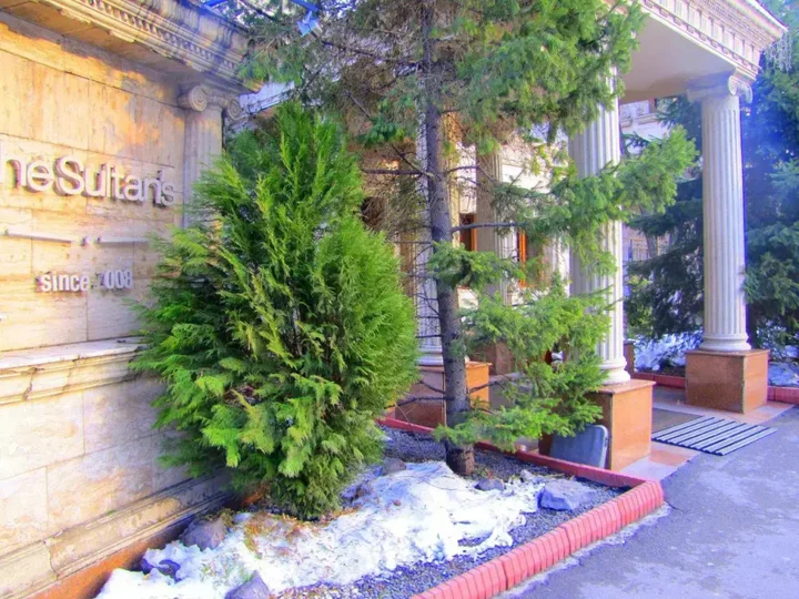 Алматы: Guest House on Kaldaiakova 38