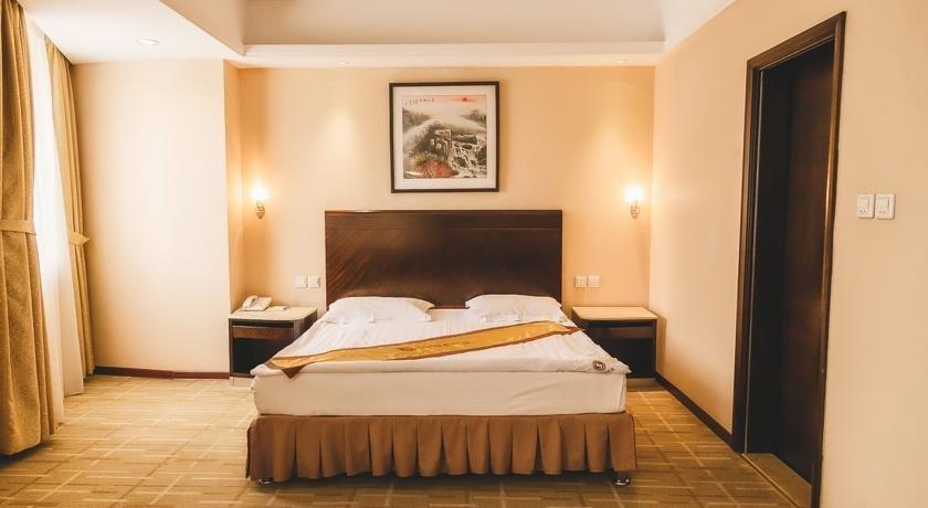 Алматы: Shera Hotel
