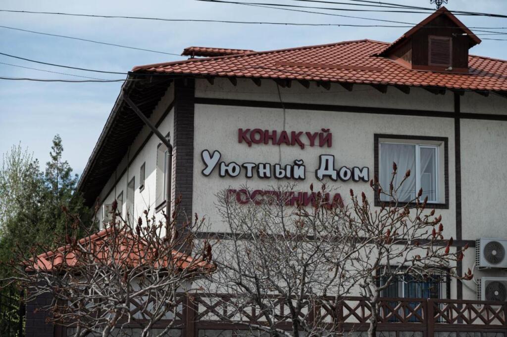 Тараз: Отель Уютный дом
