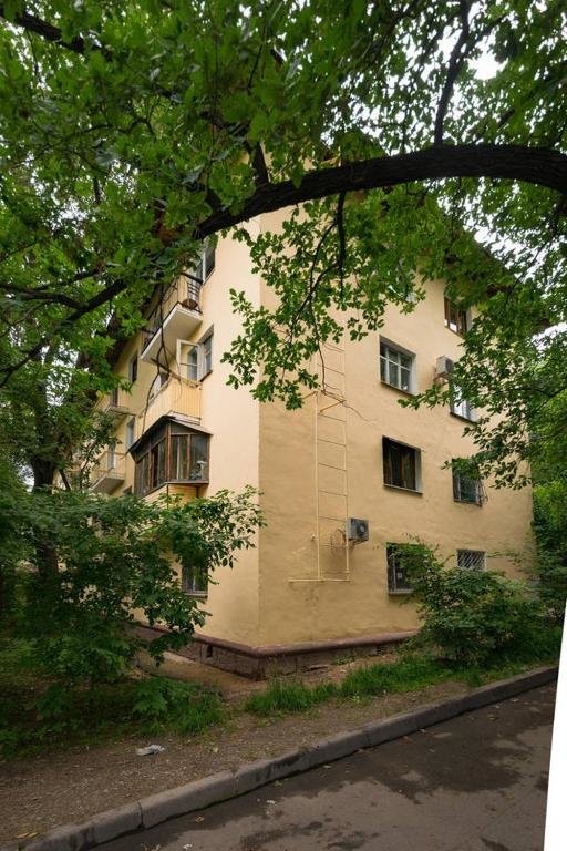 Алматы: Apartment Nadezhda at Zheltoskan 77/79