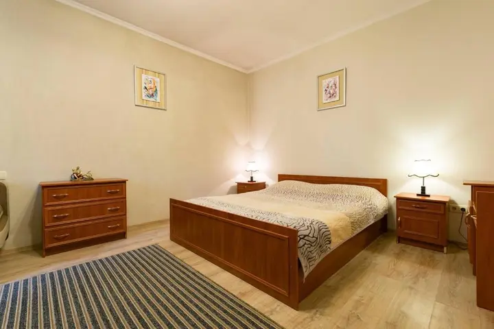 Алматы: Nadezhda Apartment on Nauryzbay Batyra 37/1
