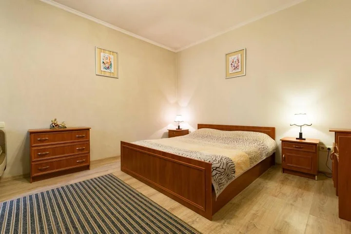 Алматы: Nadezhda Apartment on Nauryzbay Batyra 37/1