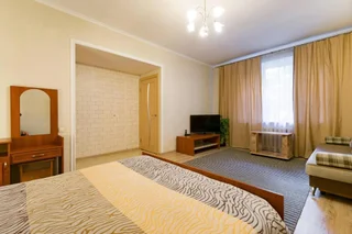 Алматы: Nadezhda Apartment on Nauryzbay Batyra 37/1