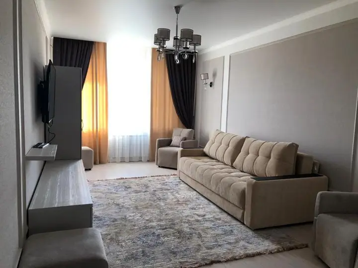 2-uhkomnatnaja sovremennaja novaja kvartira v tsentre goroda — фото 3