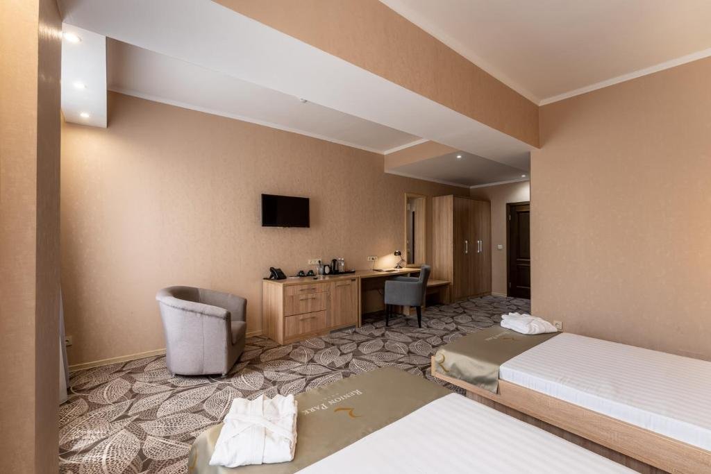 Алматы: Renion Park Hotel
