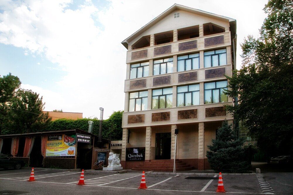 Алматы: Qazybek Hotel