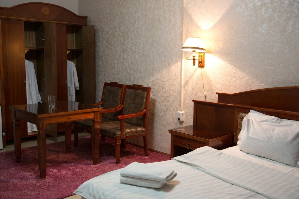 Алматы: Qazybek Hotel