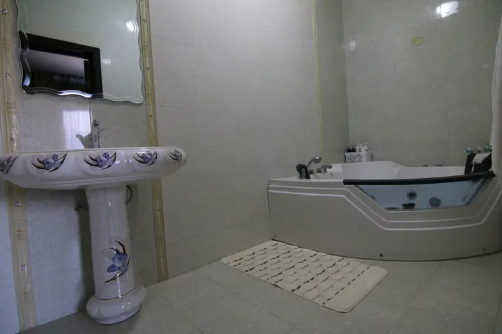Алматы: Little Castle Kalkaman Guest House